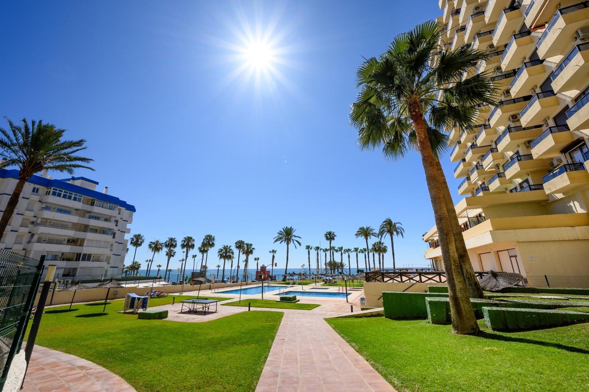 Апартаменти Benalmadena Living Екстер'єр фото